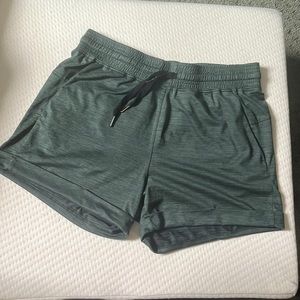 Born Primitive Women’s Lounge Shorts in Evergreen size m
